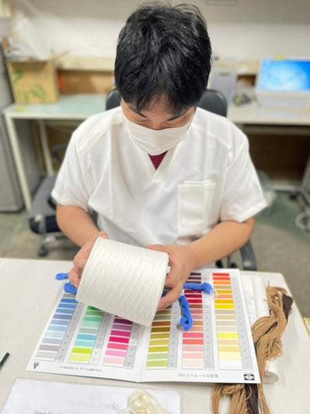 工場からのできたてホヤホヤのカラーサンプル